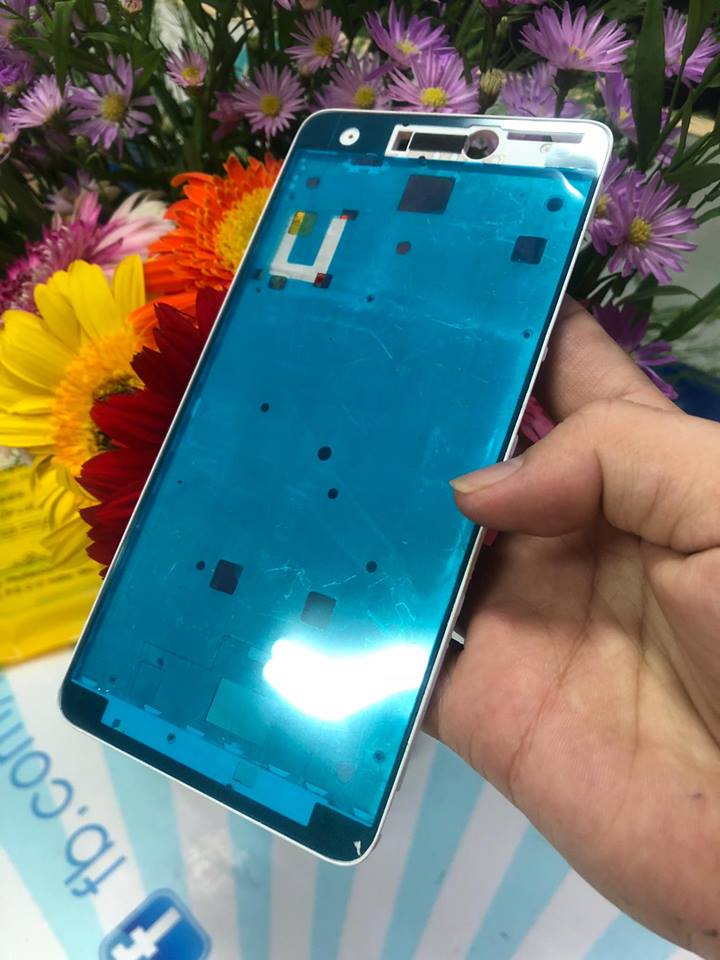 Thay Sườn Màn Hình Xiaomi Redmi Note 4x Chính Hãng thay thế cho khách hàng là hàng mới 100%, giống hệt với nắp lưng cũ theo máy, sau khi thay thế xong chiếc điện thoại của bạn sẽ lại trông như ban đầu.
